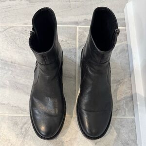 Born Tricia zip ankle boot